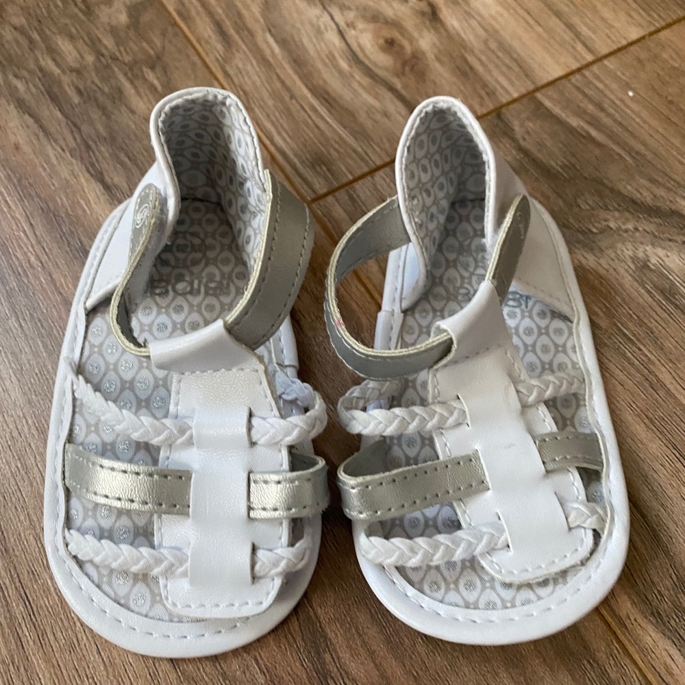 Obaibi Crib Sandals size 6-12 months